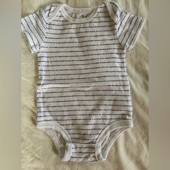 5X “Rococo” baby onesies 9 month - Picture 3 of 7